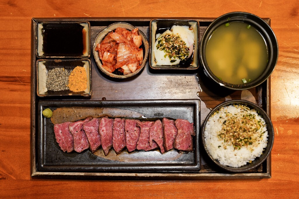 日本料理定食日料美食和牛烤肉