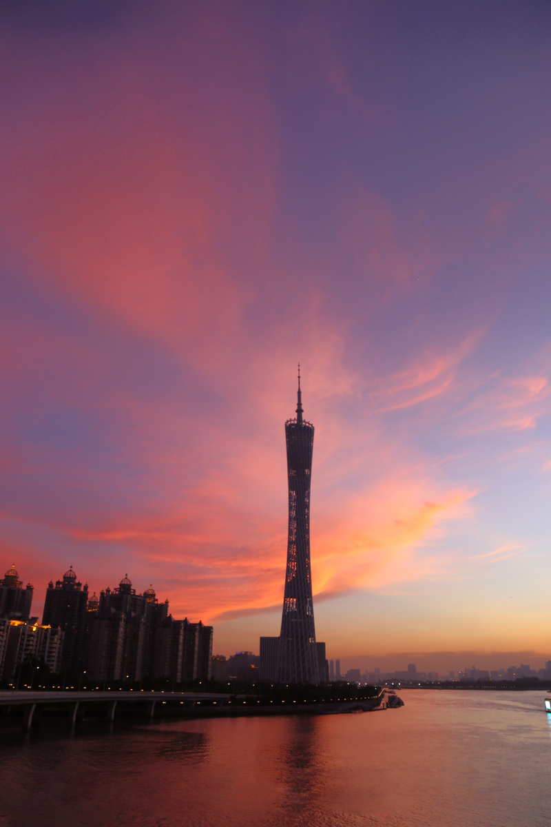 广州塔晚霞映照下之帅气