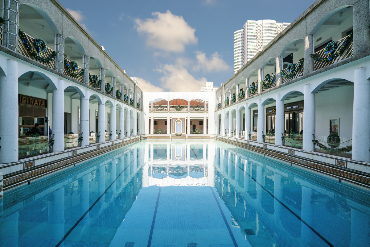 老建筑里的泳池