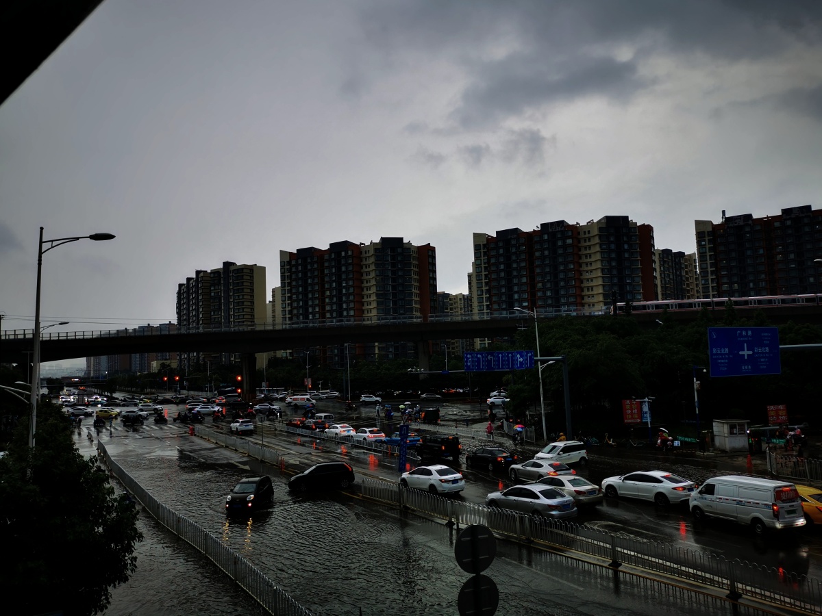 我的城市今天是下雨天,你哪里是吗?