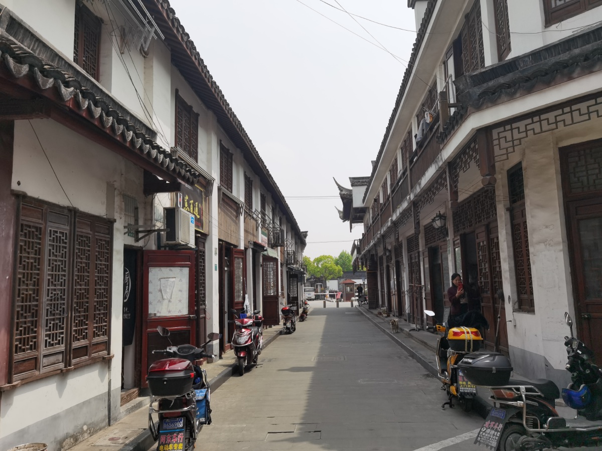 张堰镇老街乡村纪实有标牌介绍的地方蛮多的南社是头牌内容和建筑都挺