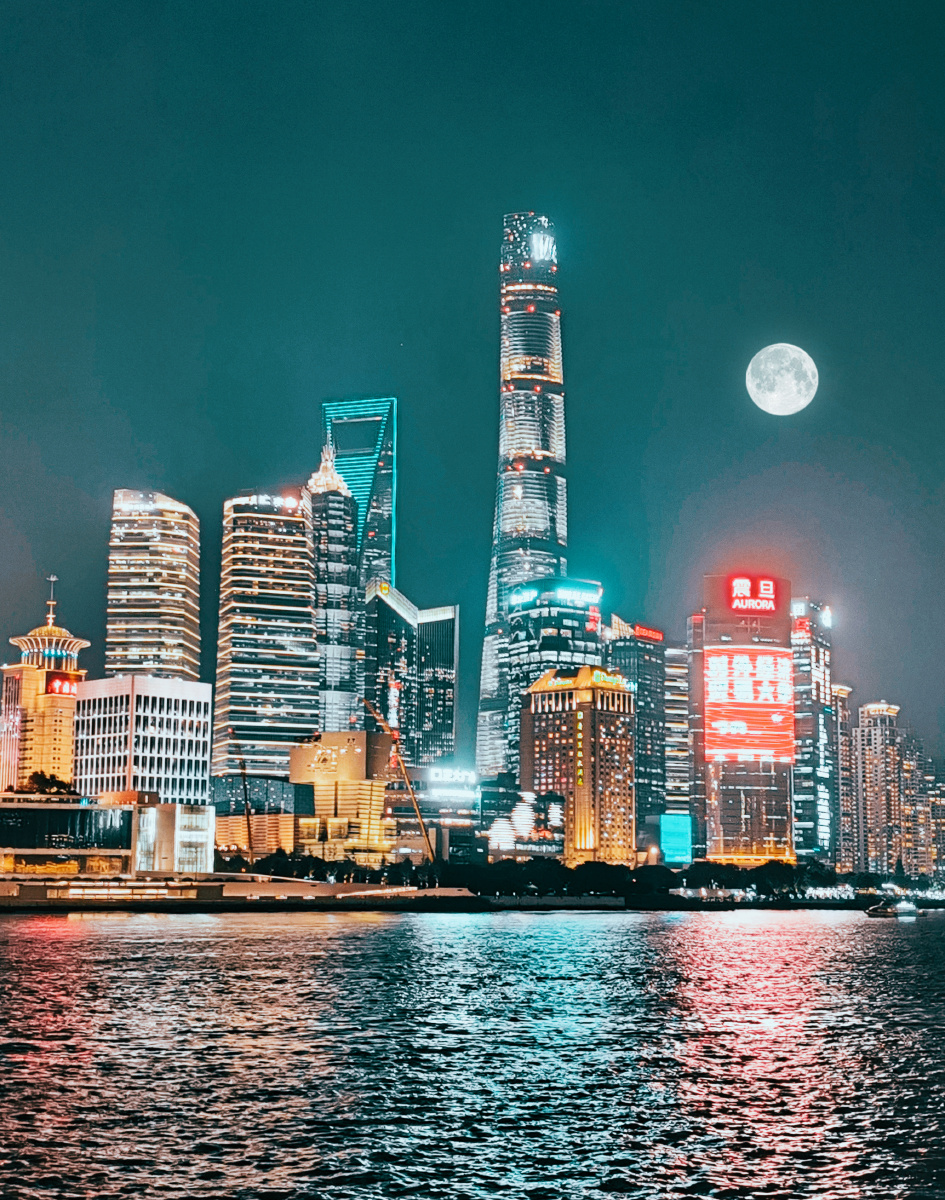 作品:《外滩夜景》华为p50pro - 摄影师杭州方大爷 - 图虫