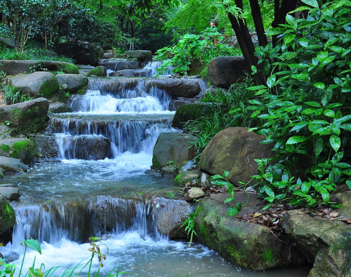 潺潺流水青青岸