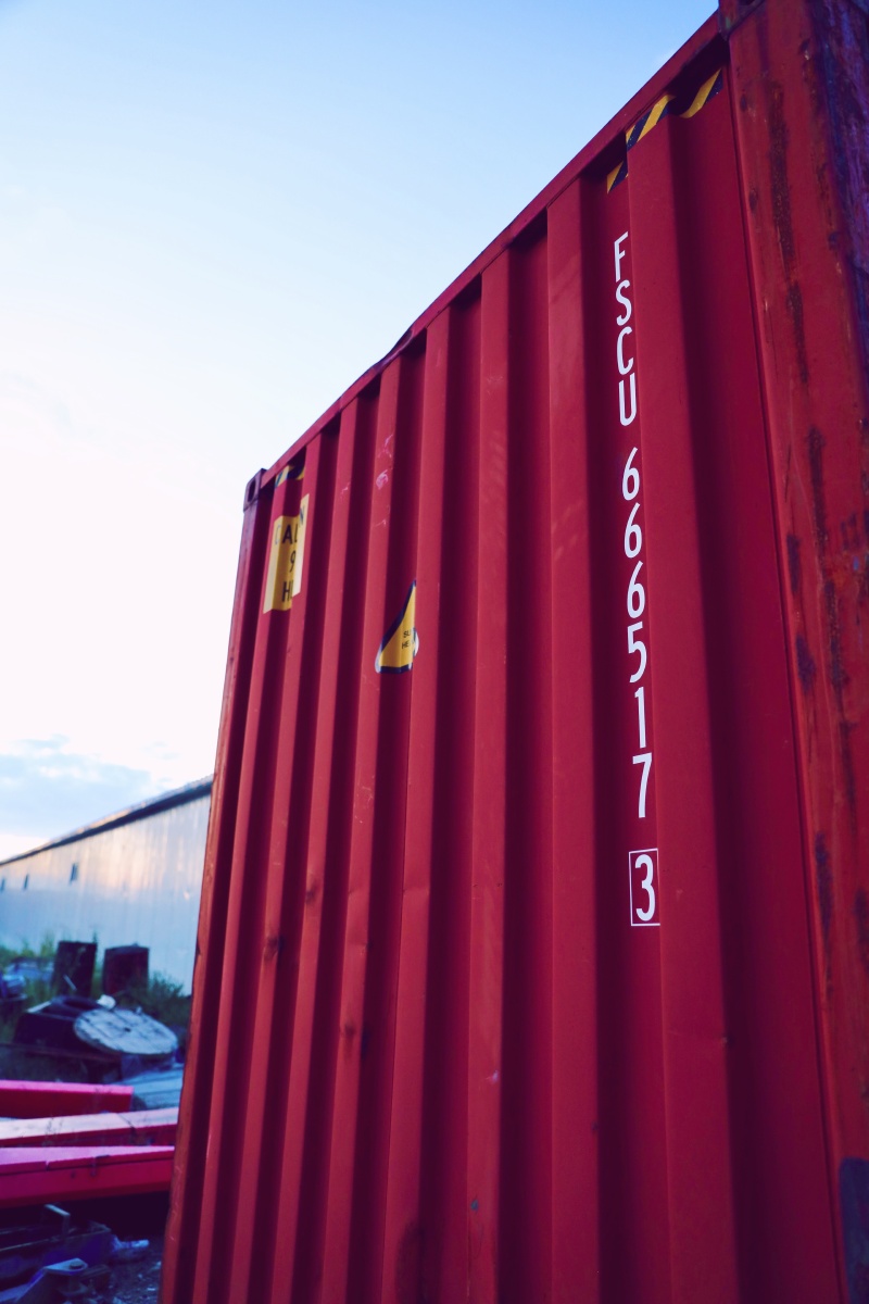 红色集装箱