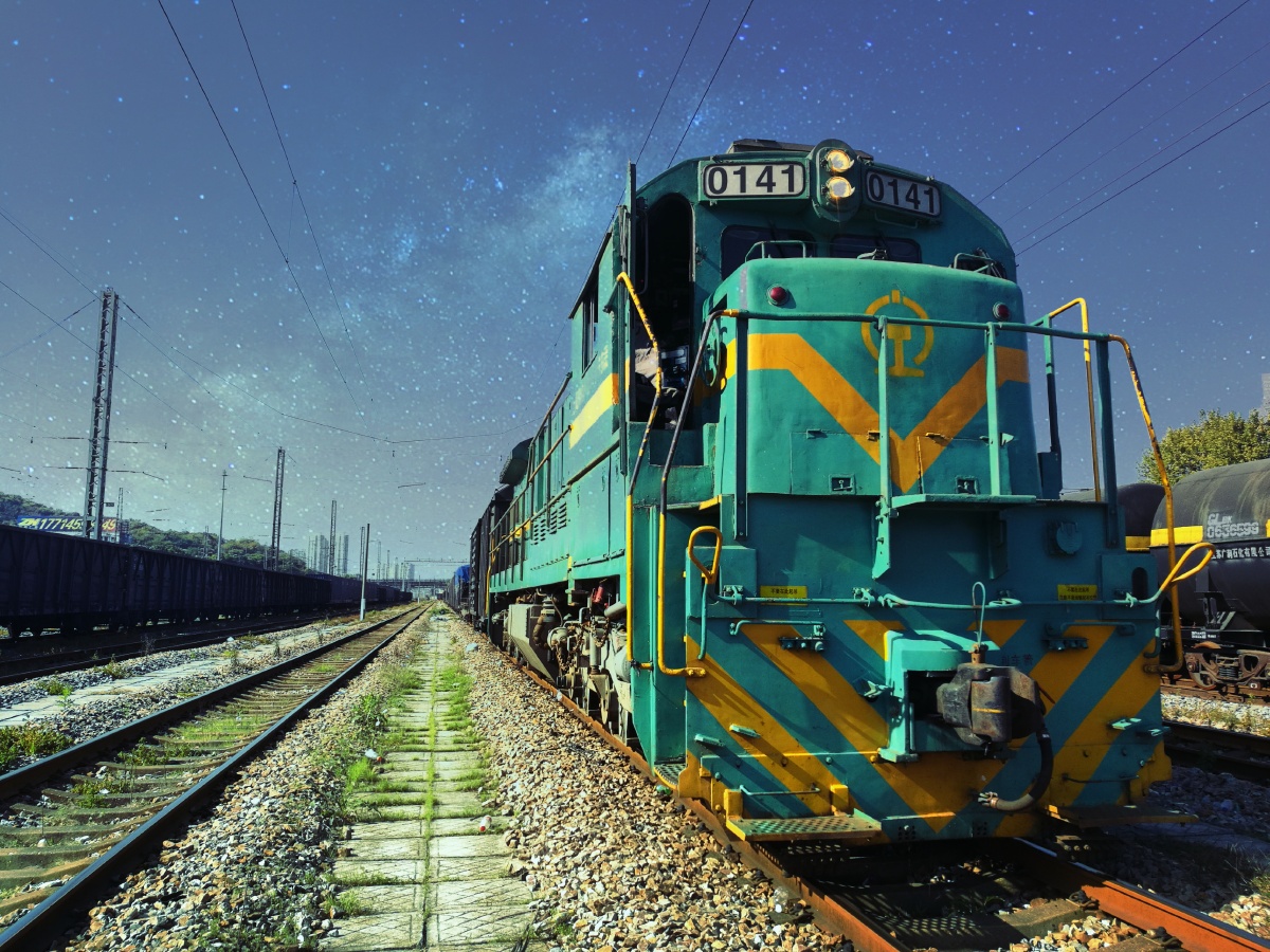 夜幕下的nd5机车