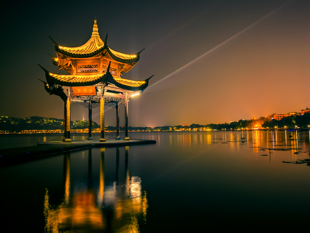 西湖集贤亭夜景