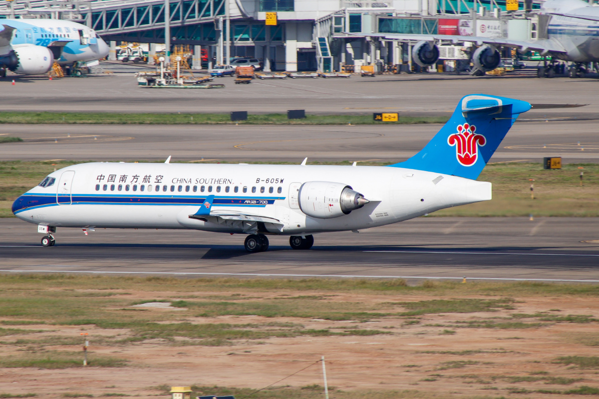 南航家的arj21-700 - dongliang_zheng - 图虫