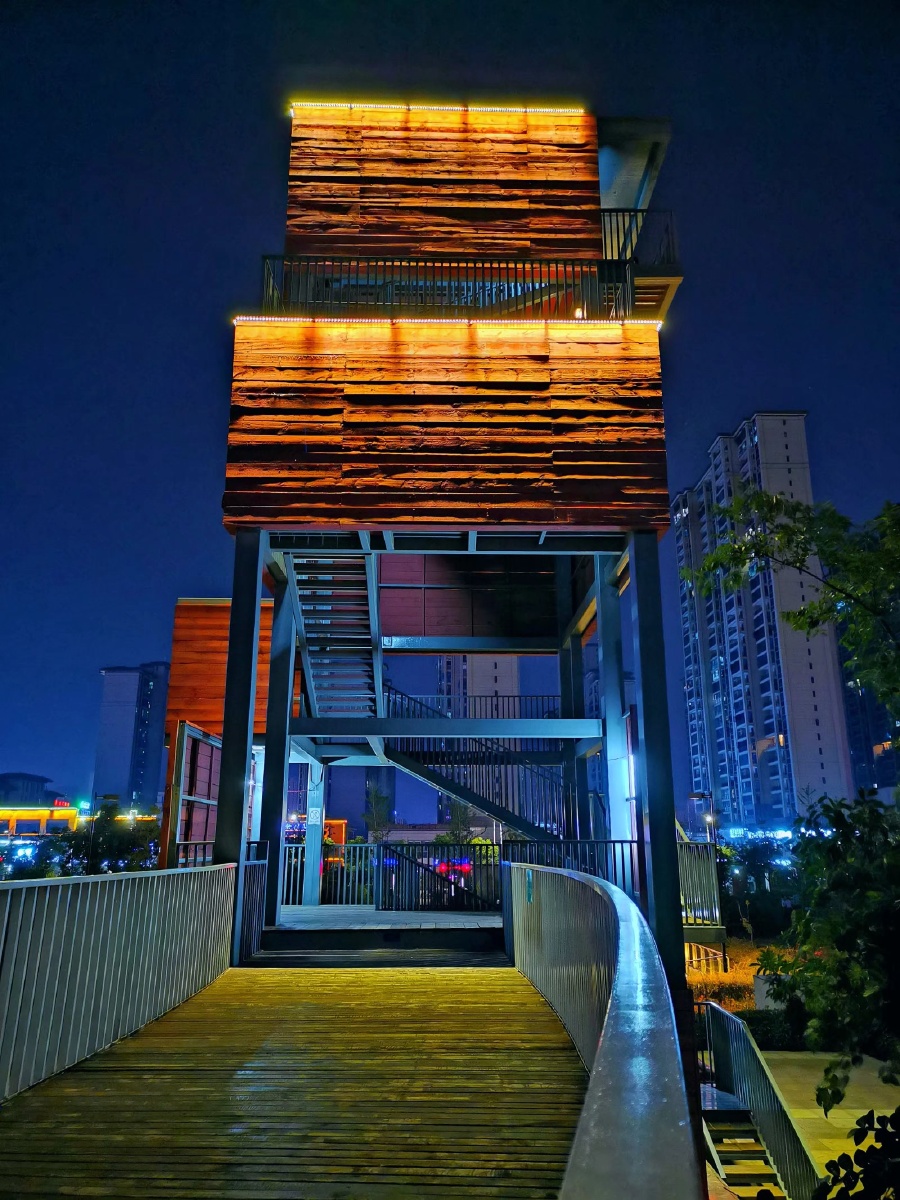 公园的眺望台也备有一番风味