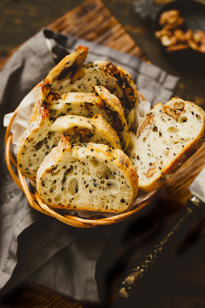 黑芝麻核桃硬欧包