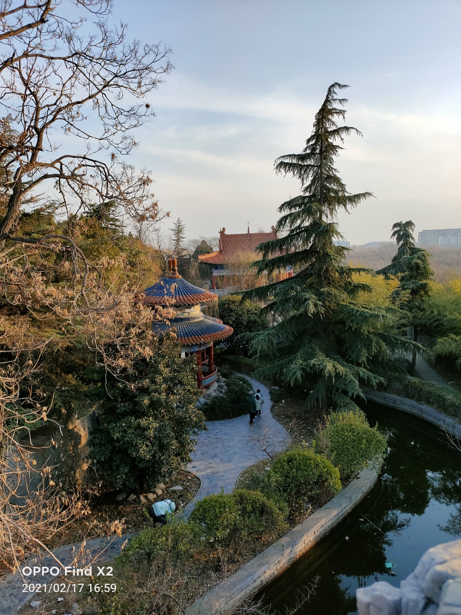 夕阳下的同盟山