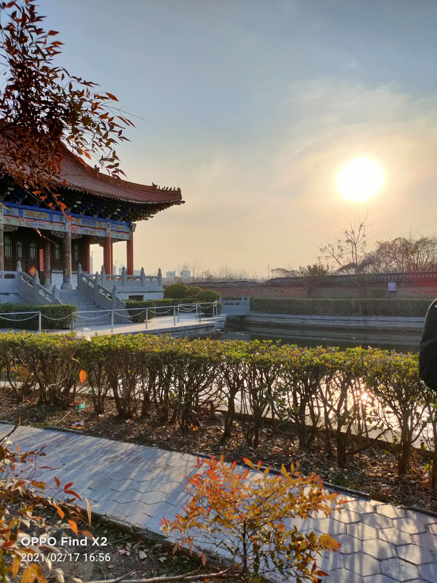 夕阳下的同盟山