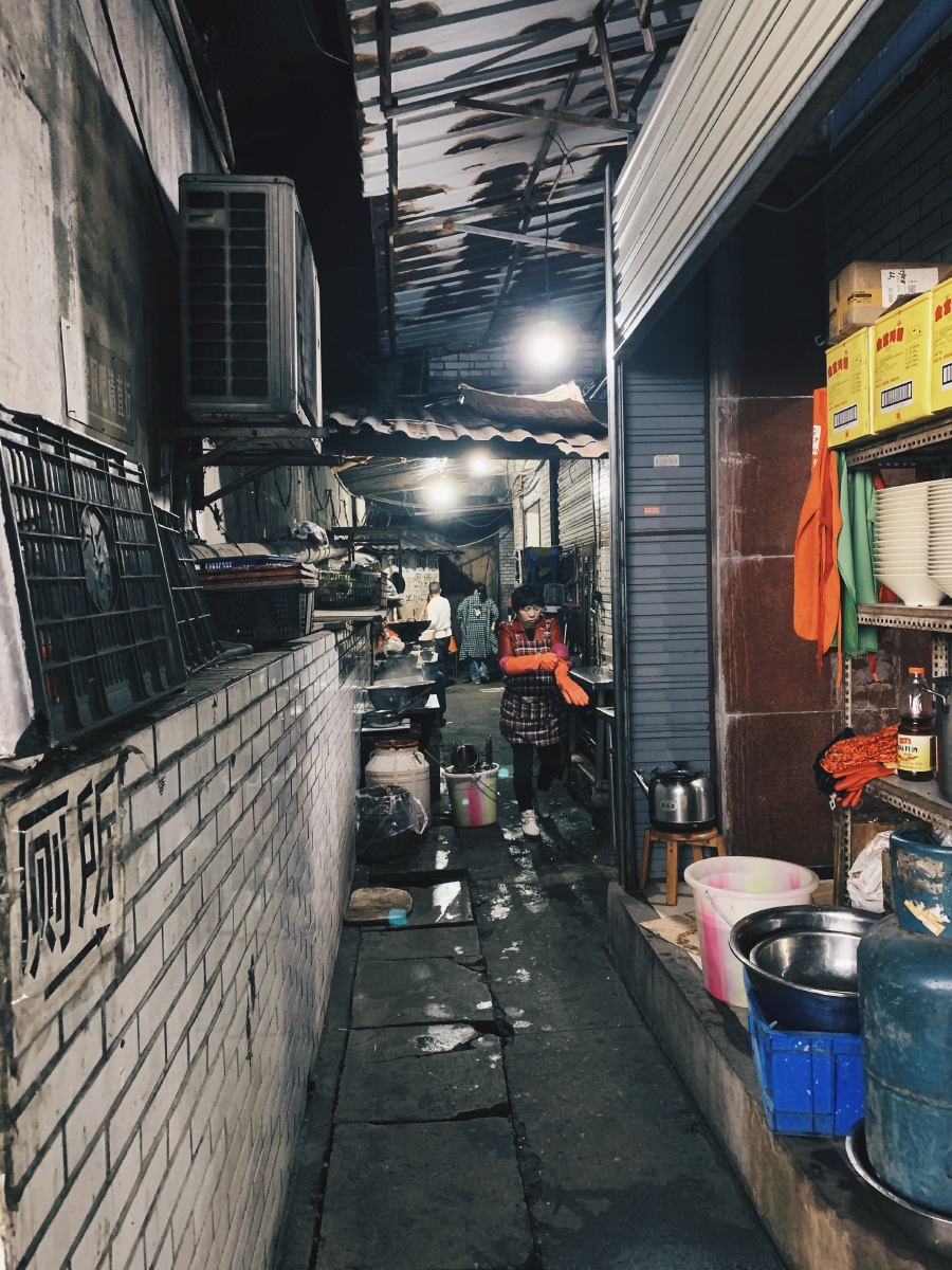 成都小巷子里的苍蝇馆子