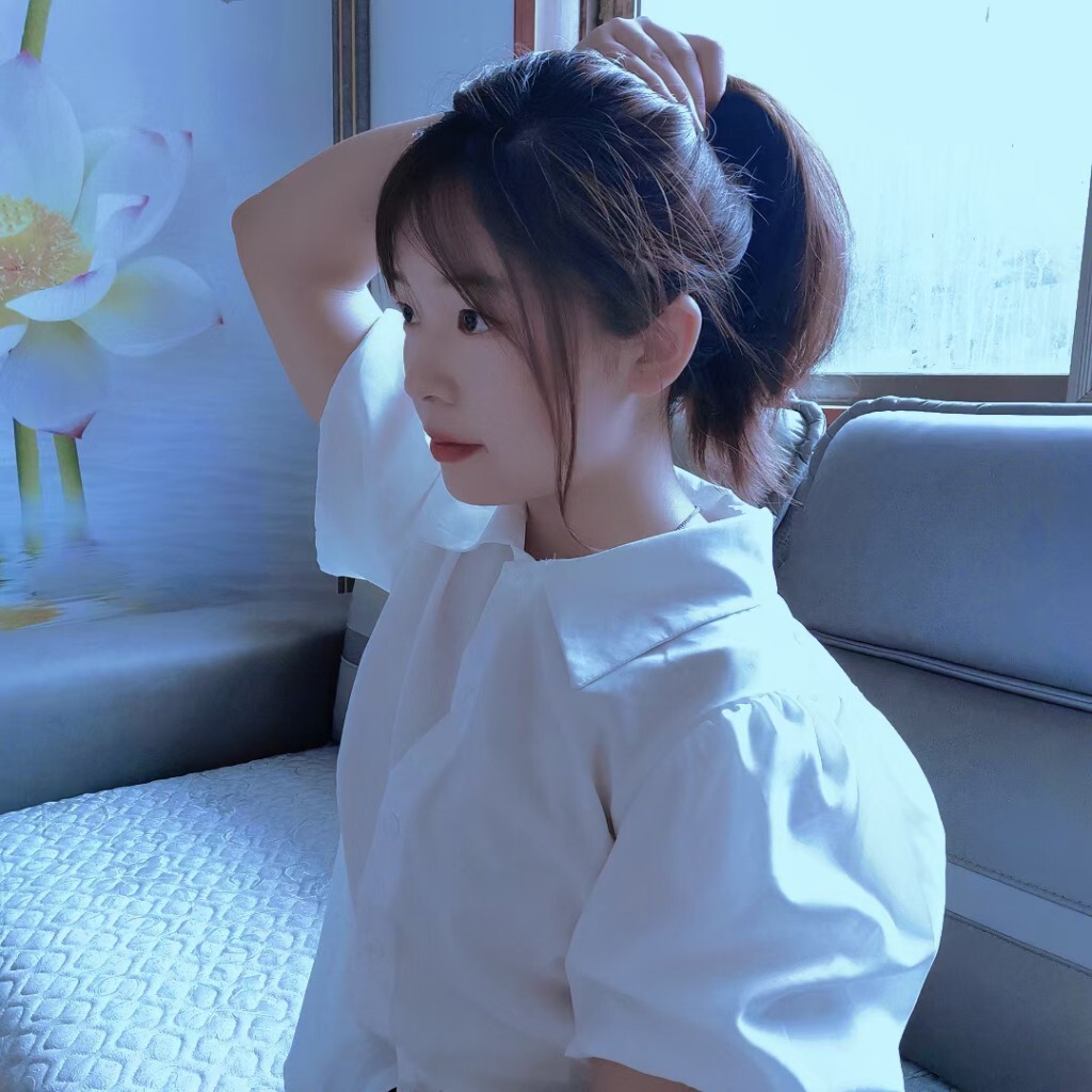 可爱的女孩，与别的女生相比，少了些痞气，多了些纯洁，保持乐观心态的一点让她比任何人都值得喜欢，如果时间能定格我希望是这一刻