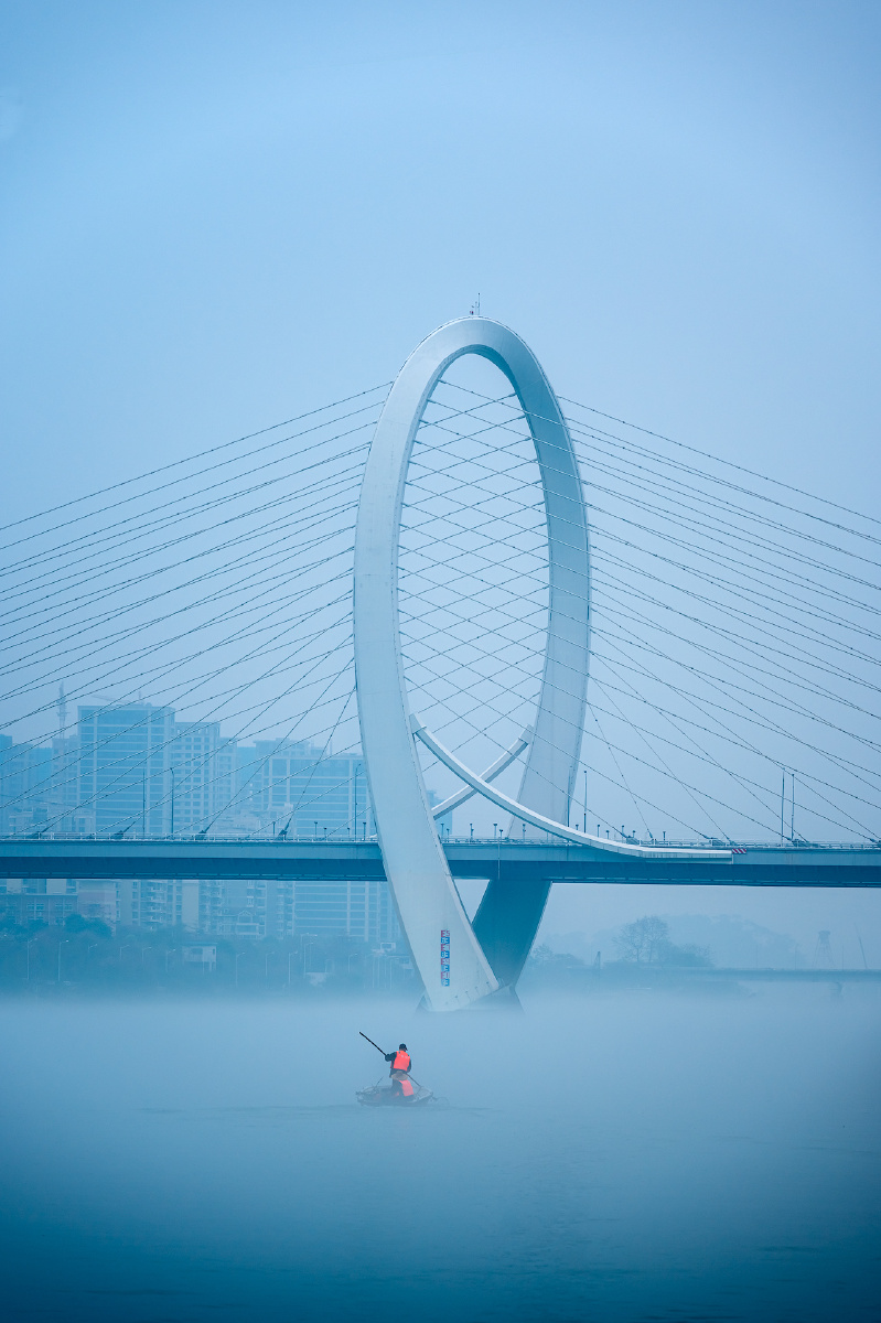 仙客来平流雾下的白沙桥