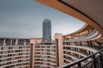 1630942