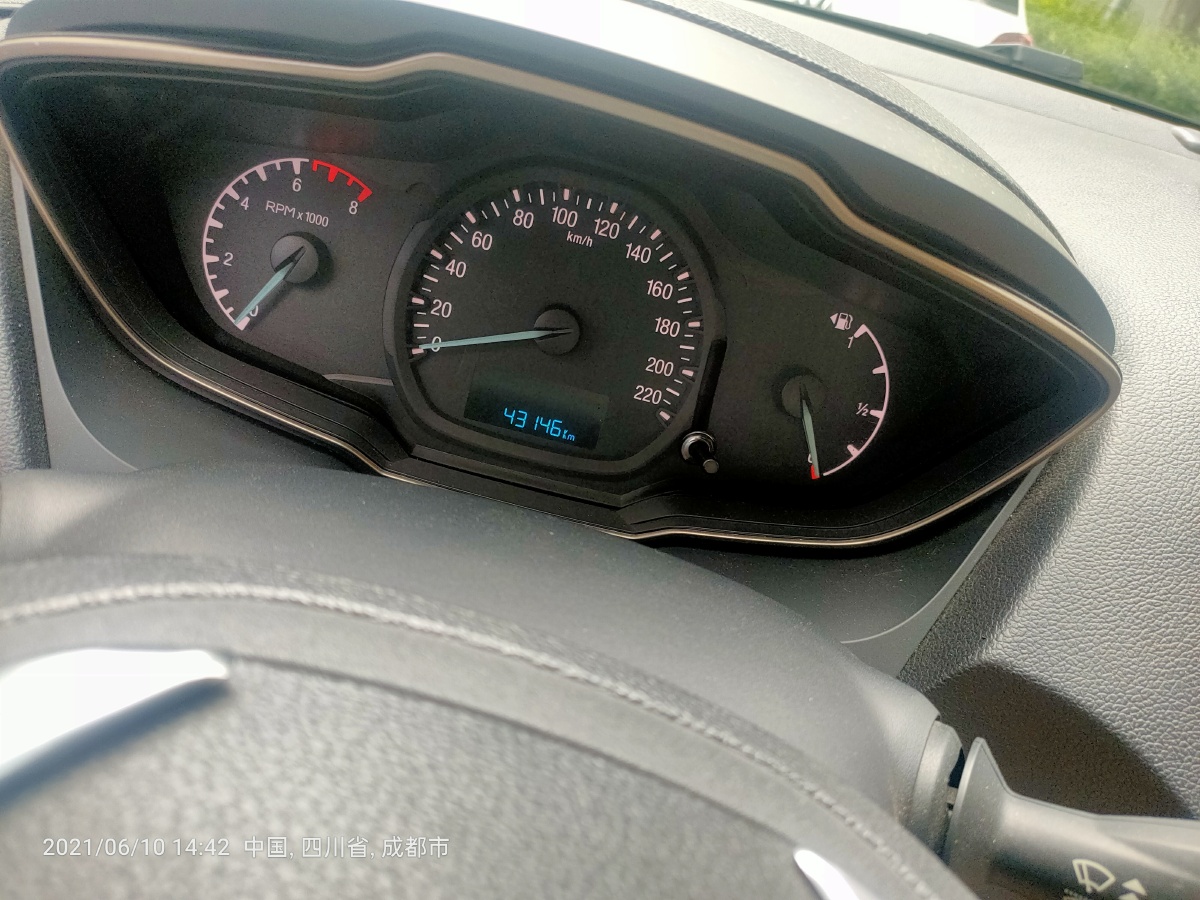 福特福睿斯2015款仪表盘