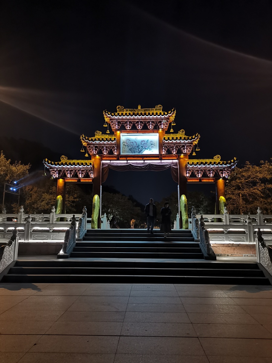 玉台寺大门夜景
