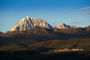 雅拉雪山