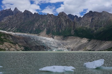 巴青县布加雪山