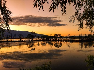 云南鹤庆黄龙湖晨曦
