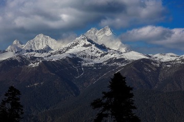 眺望南迦巴瓦雪山
