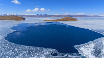 冬日普莫雍措湖