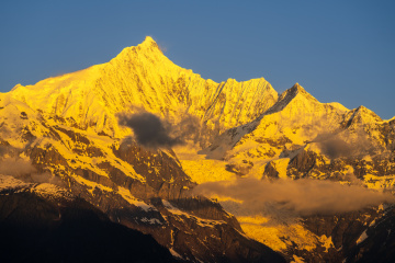 金色的梅里雪山