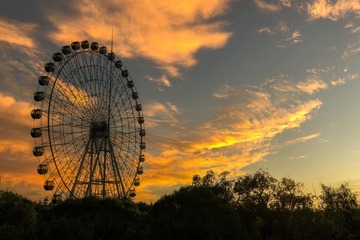 摩天轮下班了