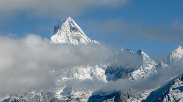 高耸入云的四姑娘山-幺妹峰