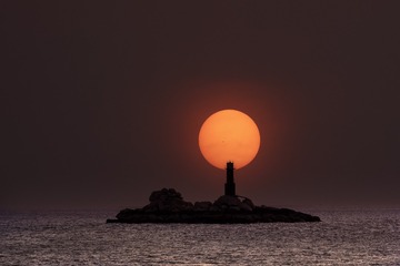 海上日出