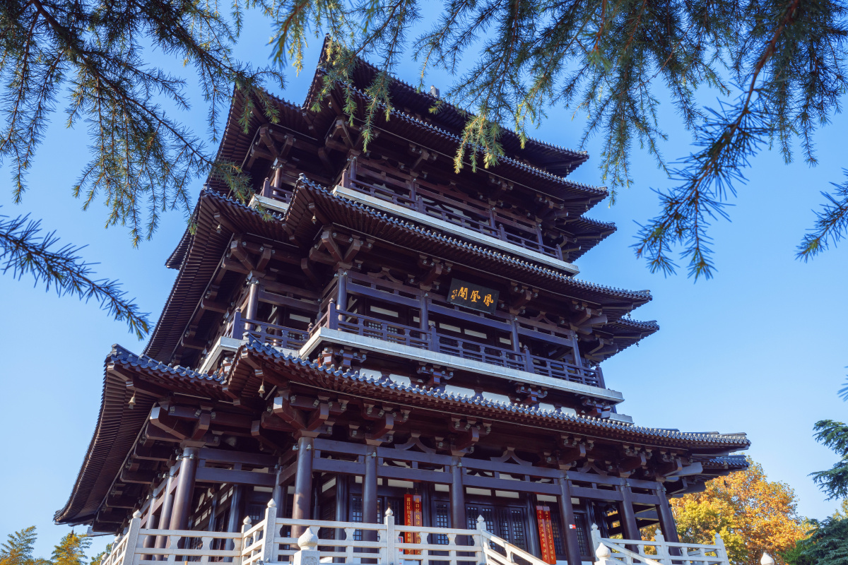 南京浦口区凤凰山公园凤凰阁