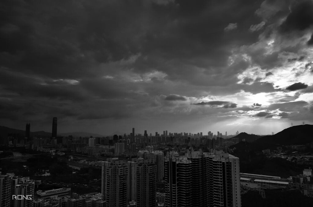 世界末日怎么还不来<br />
世界末日的落日