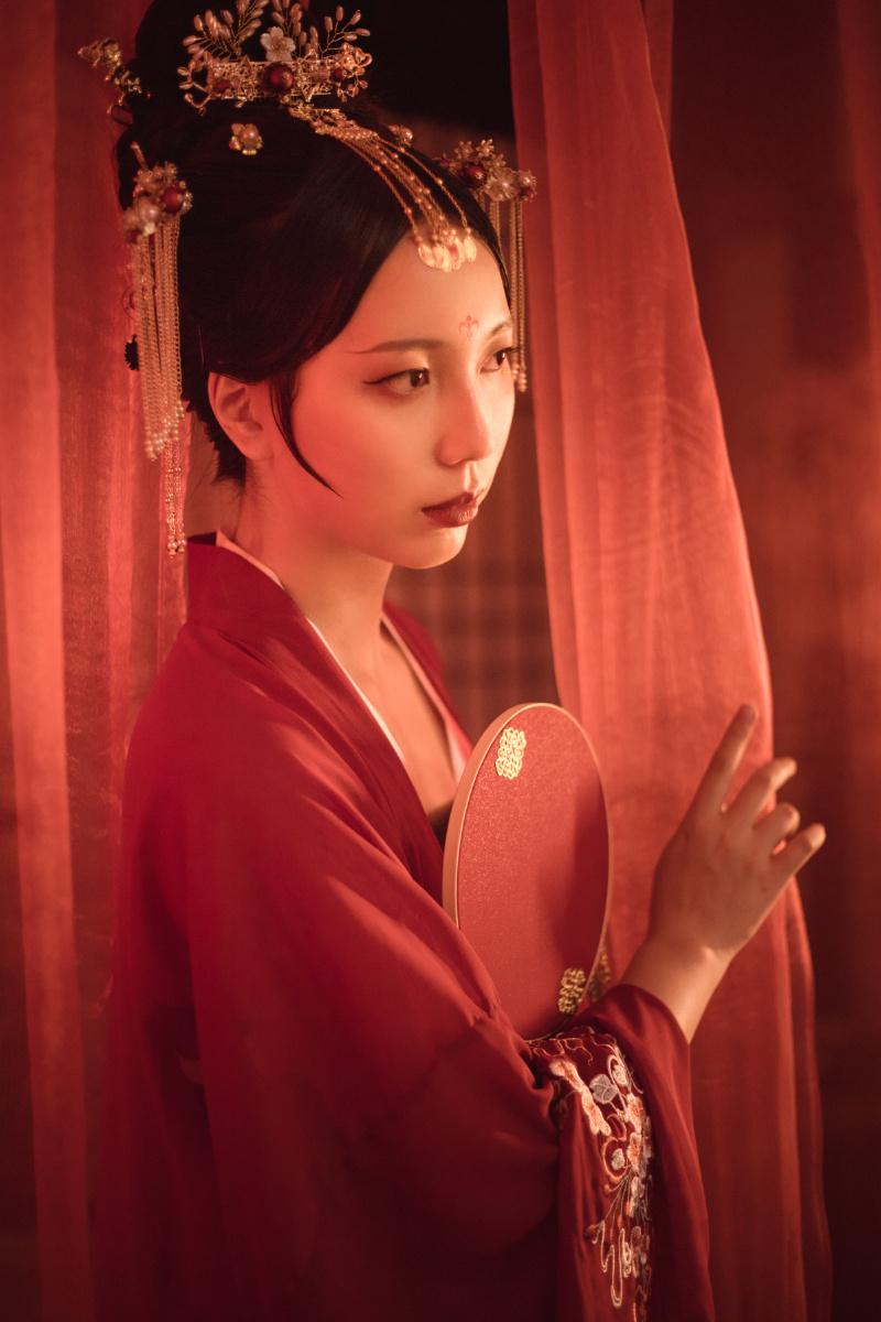 无悔高烛杯酒映红妆入骨相思君不知桃李春风花开日两鬓华发不胜簪最是