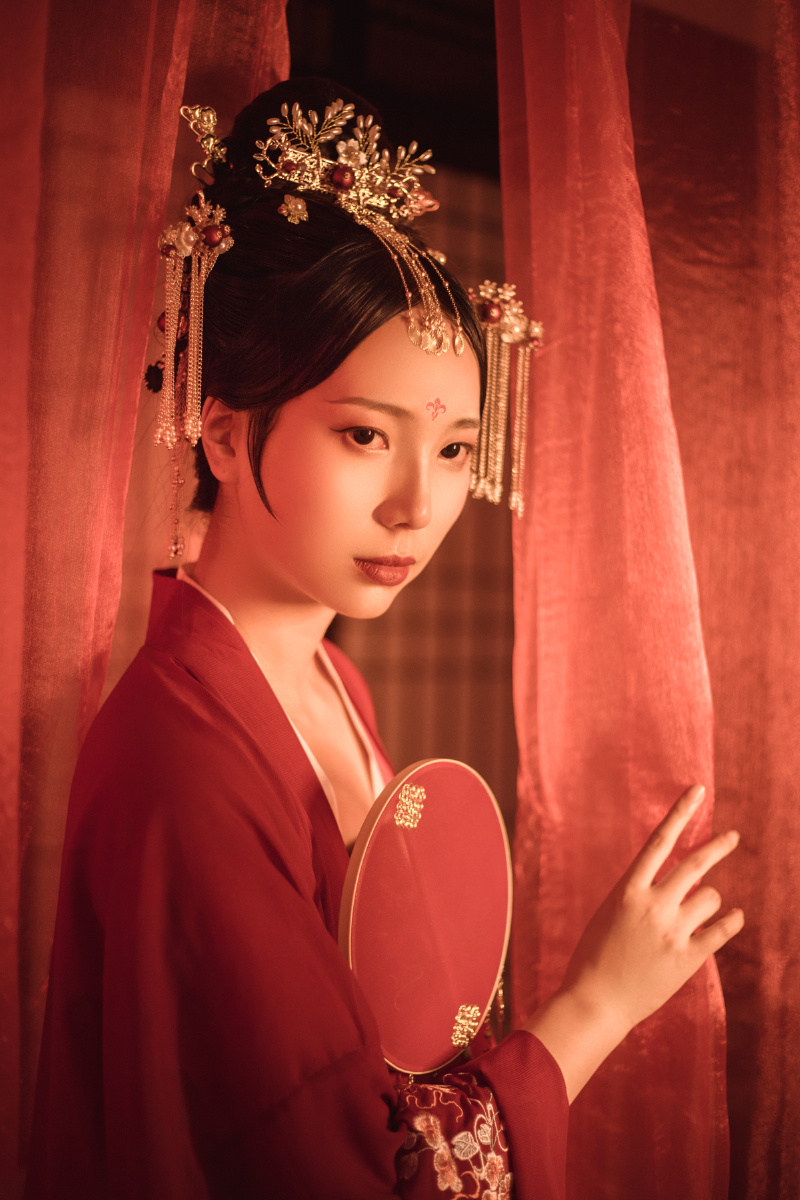 无悔高烛杯酒映红妆入骨相思君不知桃李春风花开日两鬓华发不胜簪最是