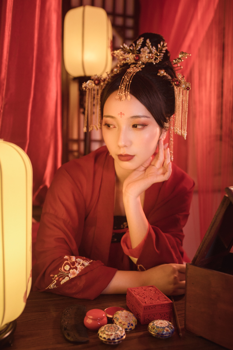 这么华丽的造型咱娘古风少女真人朱颜辞镜红衣古风妆造相思红妆图片