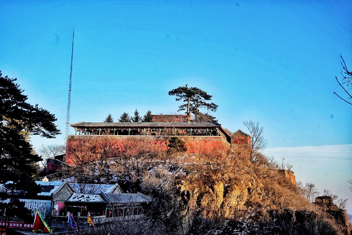 春节登临妙峰山北京妙峰山据说是新年最灵验的祈福寺庙之一每年春节都