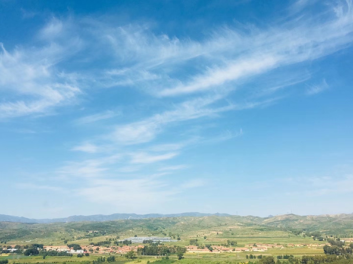 内蒙古路上的蓝天白云 世间的辽阔 想要拥抱这片大地