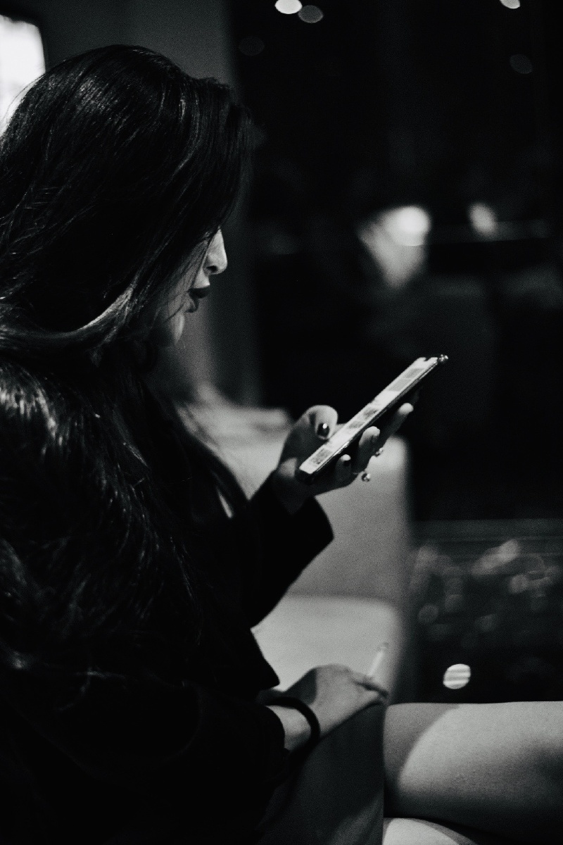 一组美女吸烟少儿不宜哦