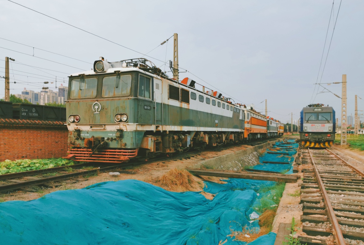 退役的6k电力机车,隶属郑局洛段,6k型电力机车是中华人民共和国铁道部