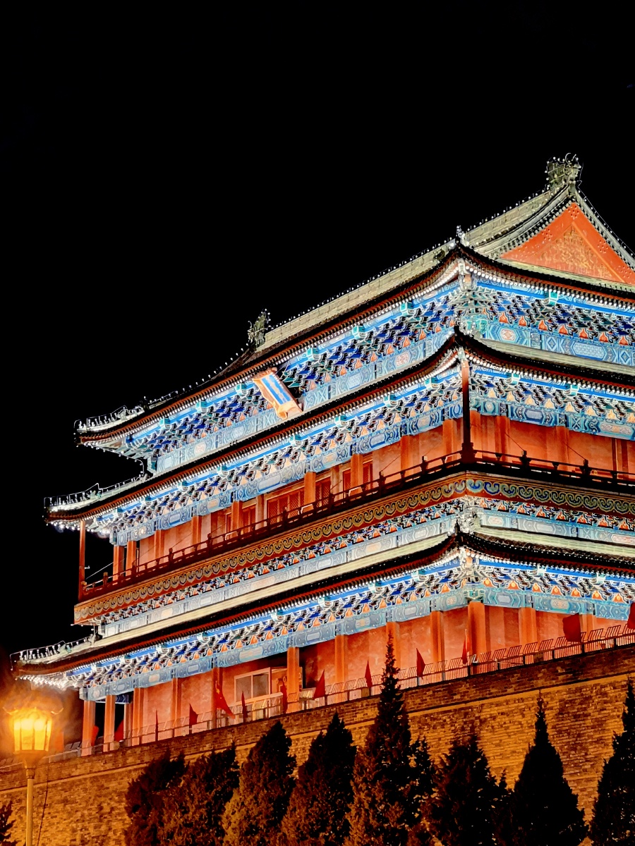 正阳门城楼夜景,摄于牛年春节大年初三夜.