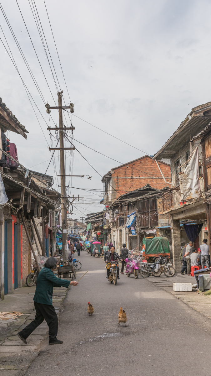 午后的南门 br /> 拍于2017年4月,福建武夷山南门街.