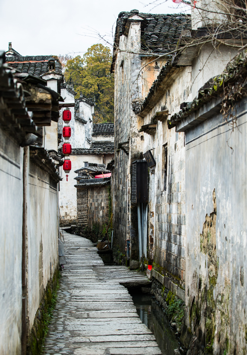 雨中的宏村