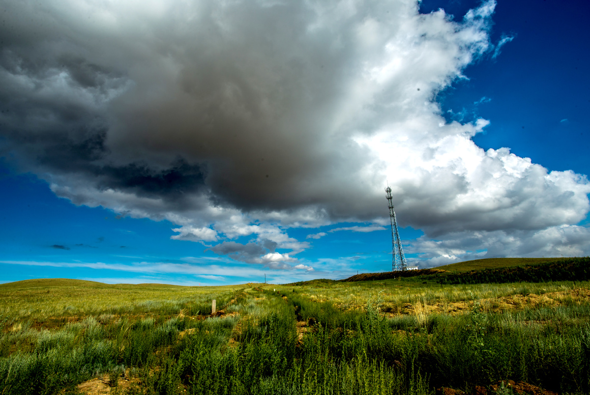 内蒙古高原的云,近的似乎伸手就能接触
