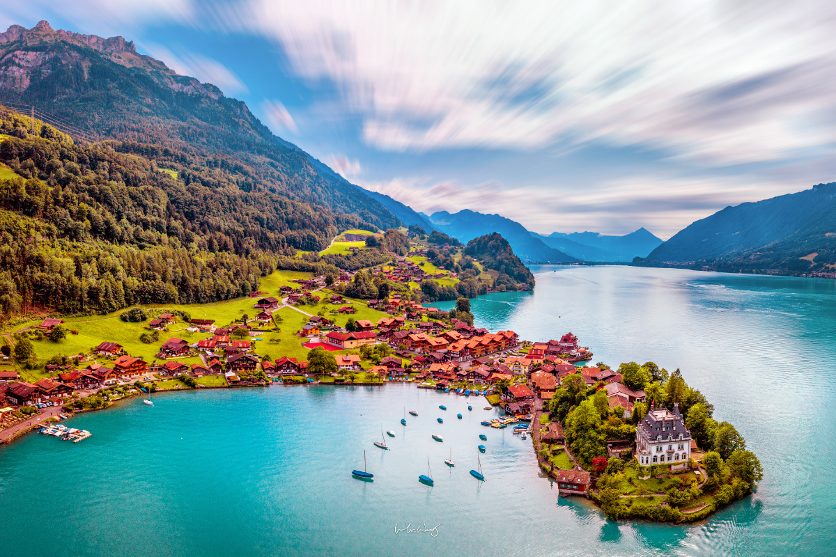 瑞士布里恩茨湖天空是后期模糊的