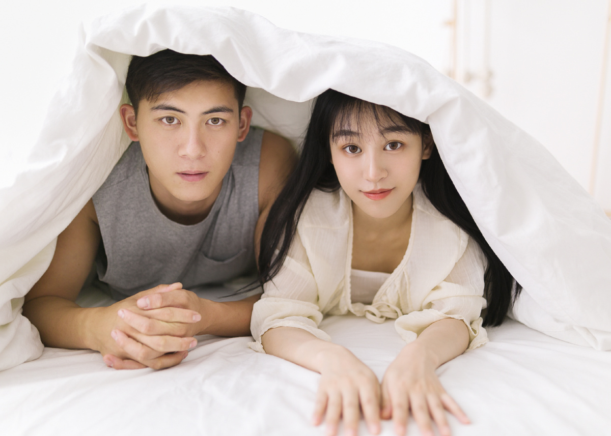 深圳居家情侣写真你的目光始终温柔