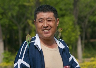 养鹦鹉的人8243小.jpg