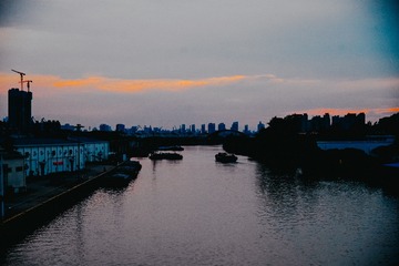 302827