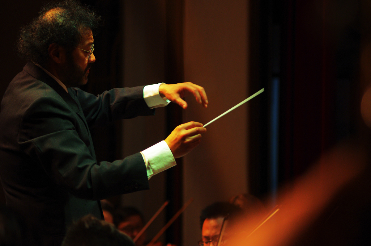 昆明聂耳交响乐团客座指挥-朱其元老师