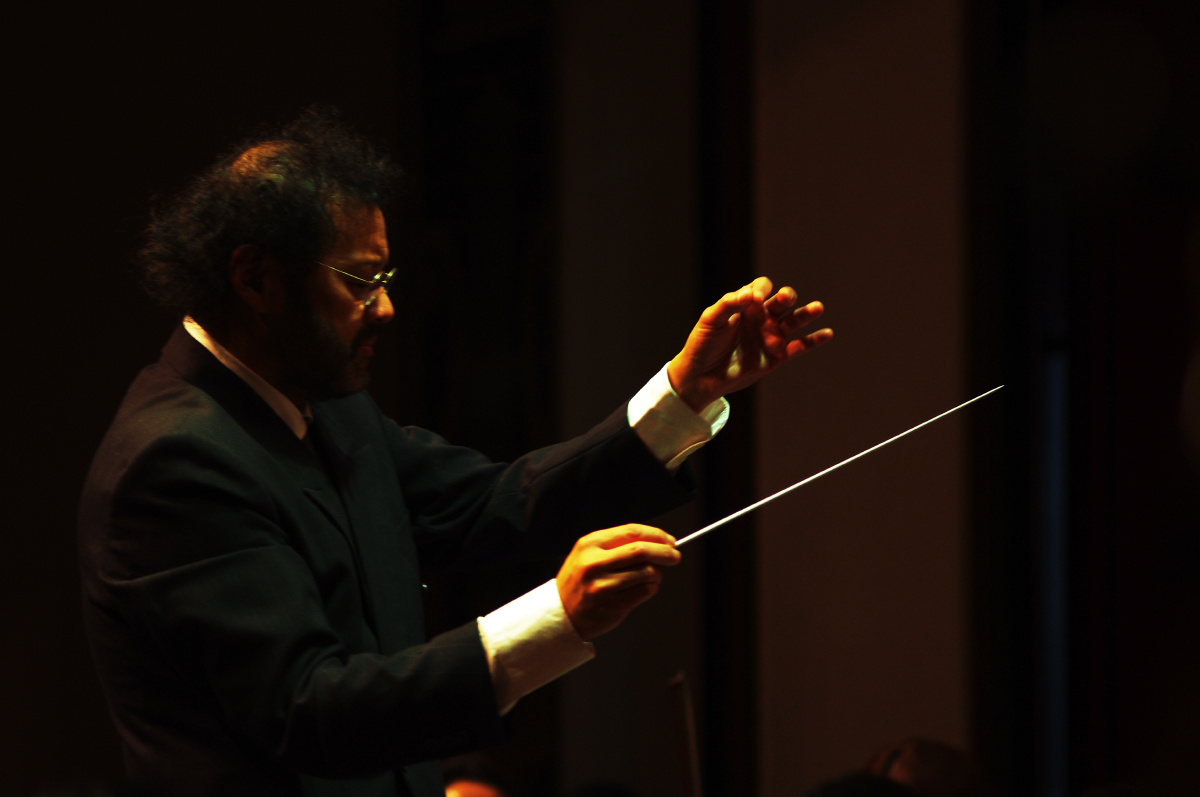 昆明聂耳交响乐团客座指挥-朱其元老师