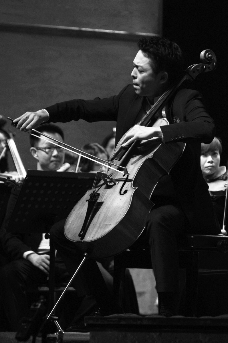 乐队指挥左右手代表什么 11577201.jpg